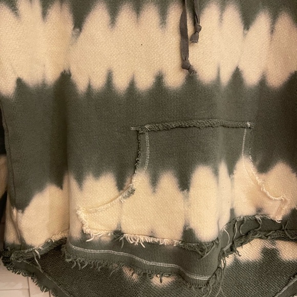 NWT tie-dye hoodie by the brand Vintage Havana, - Picture 3 of 10